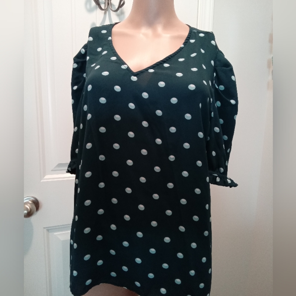 Worthington Size L Navy Blue and White Polka Dot V-Neck Short Sleeve Blouse